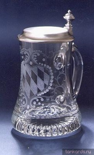 Кружка декорированная резьбой по стеклу и крышкой