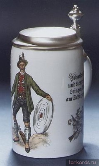 Немецкая кружка с изображением охотника с ружьем