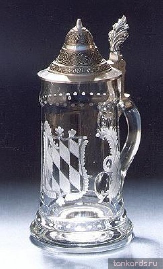 Кружка из стекла с конусообразной крышкой посвященная Баварии