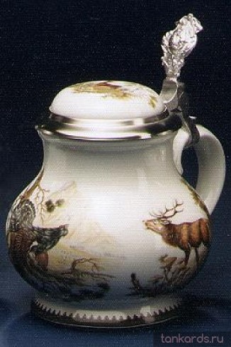 Керамический коллекционный кувшин для пива с изображением оленя