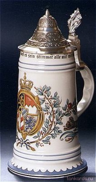 Немецкая керамическая кружка с конусовидной оловянной крышкой и стилизованным гербом Баварии