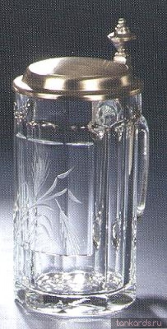 Кружка с резьбой по стеклу, изображающей колос солода