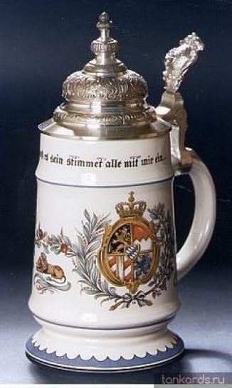Кружка оригинальной формы с оловянной резной крышкой и изображением герба Баварии