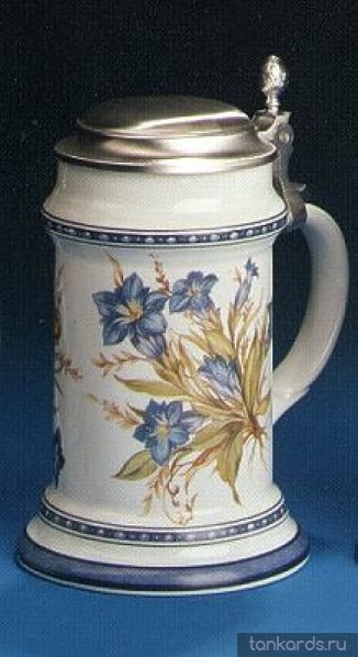 Кружка с оловянной крышкой и изображением альпийских цветов