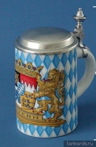 Немецкая пивная кружка с плоской оловянной крышкой с изображением герба и флага Баварии