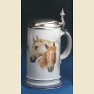 Кружка с оловянной крышкой и изображением лошадей