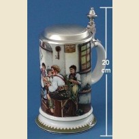 Немецкая пивная кружка с оловянной крышкой и изображением сценки в пабе